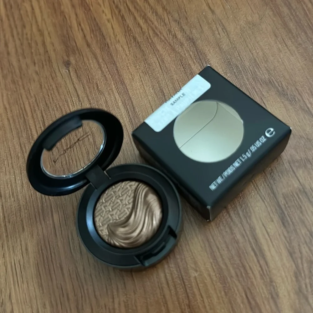 MAC Extra Dimension Eye Shadow! RARE AND DISCONTINUED- Havana - Picture 3 of 4
